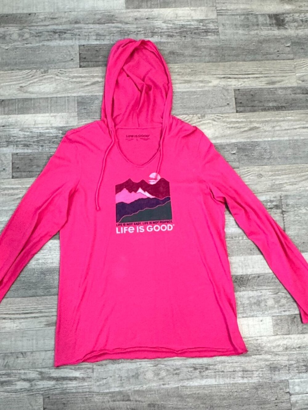 Life Is Good bright pink long sleeve hoodie tee mountains graphic size large I47